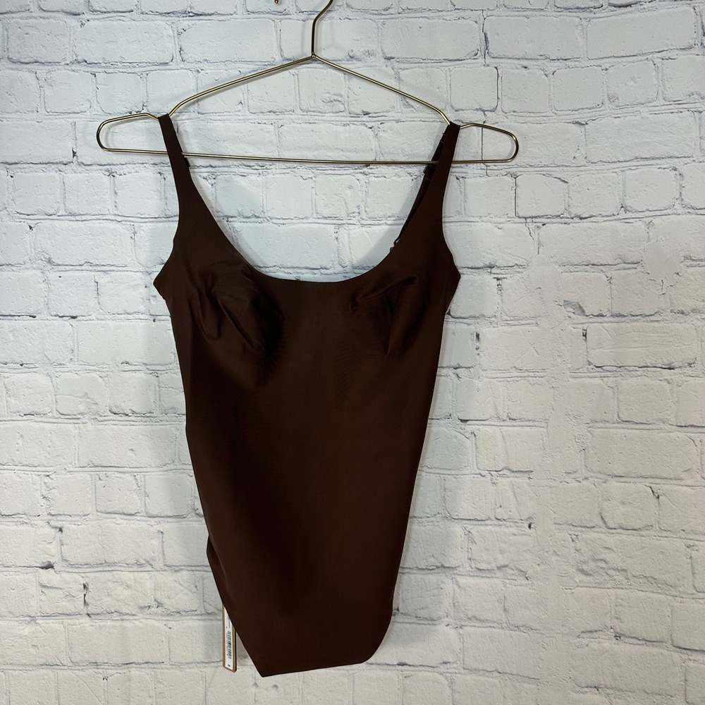 SKIMS Body Scoop Low Back Thong Bodysuit Cocoa‎ Brown BD-THG-11443W Small NWT